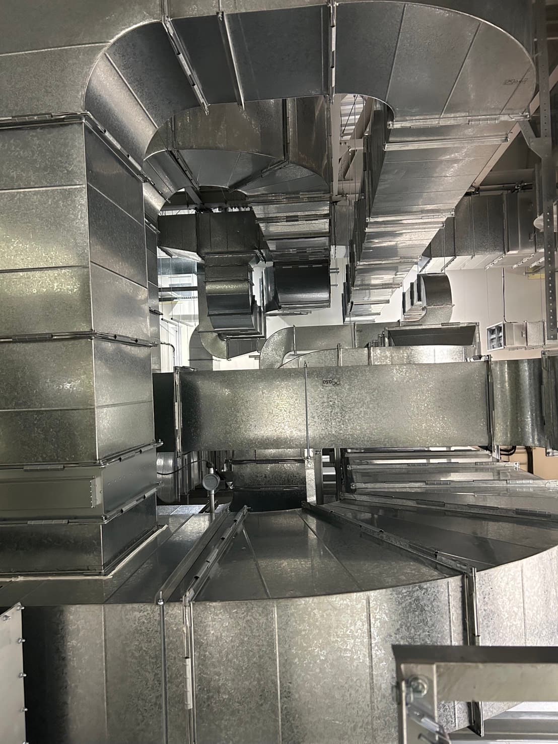 各種工場プラント配管、ダクト設備工事